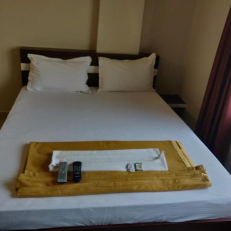 Parkwood Executive Rooms Inn Bangalore Bagian luar foto