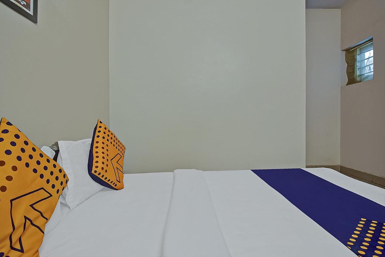 Parkwood Executive Rooms Inn Bangalore Bagian luar foto