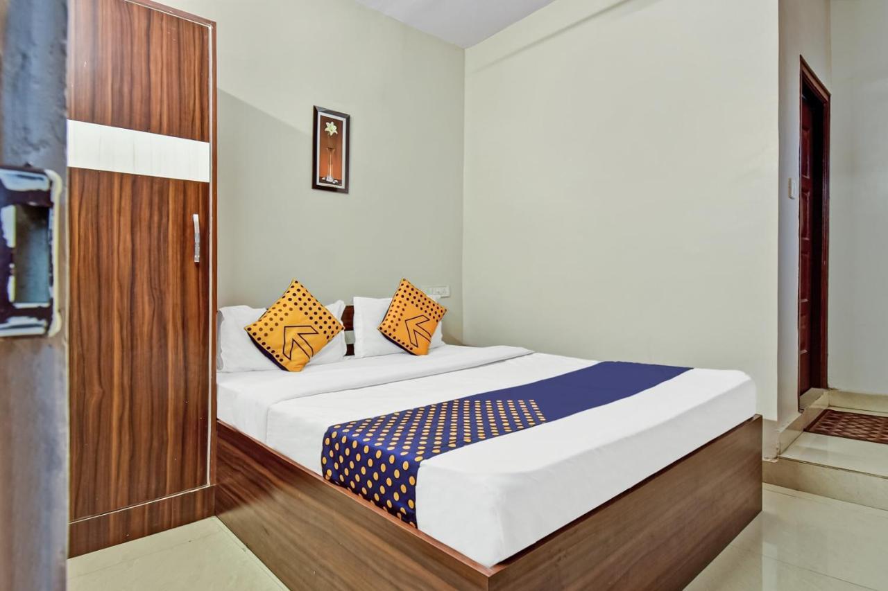 Parkwood Executive Rooms Inn Bangalore Bagian luar foto