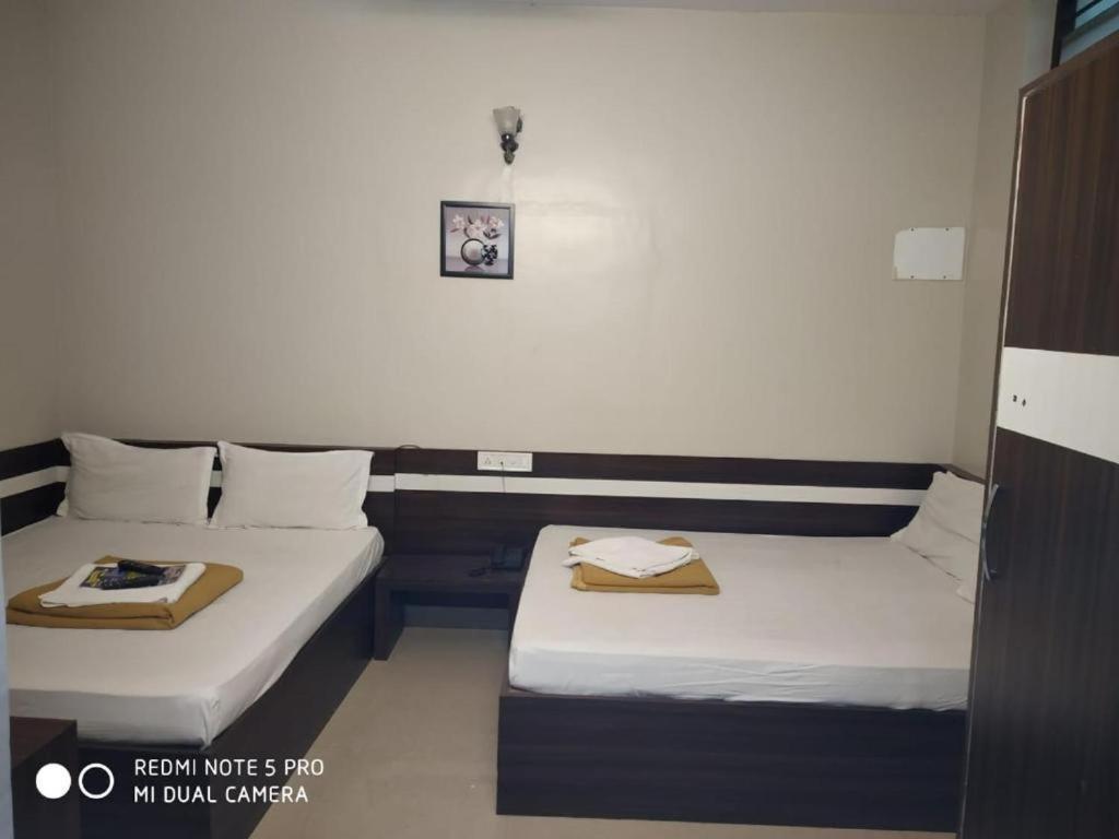 Parkwood Executive Rooms Inn Bangalore Bagian luar foto