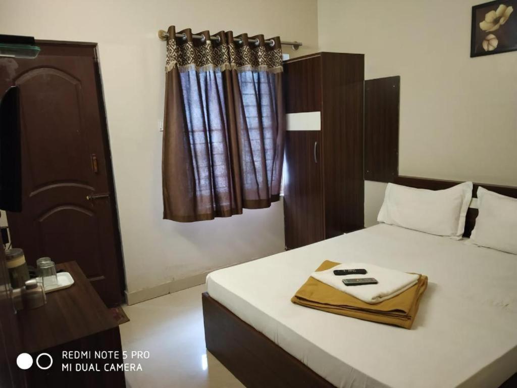 Parkwood Executive Rooms Inn Bangalore Bagian luar foto