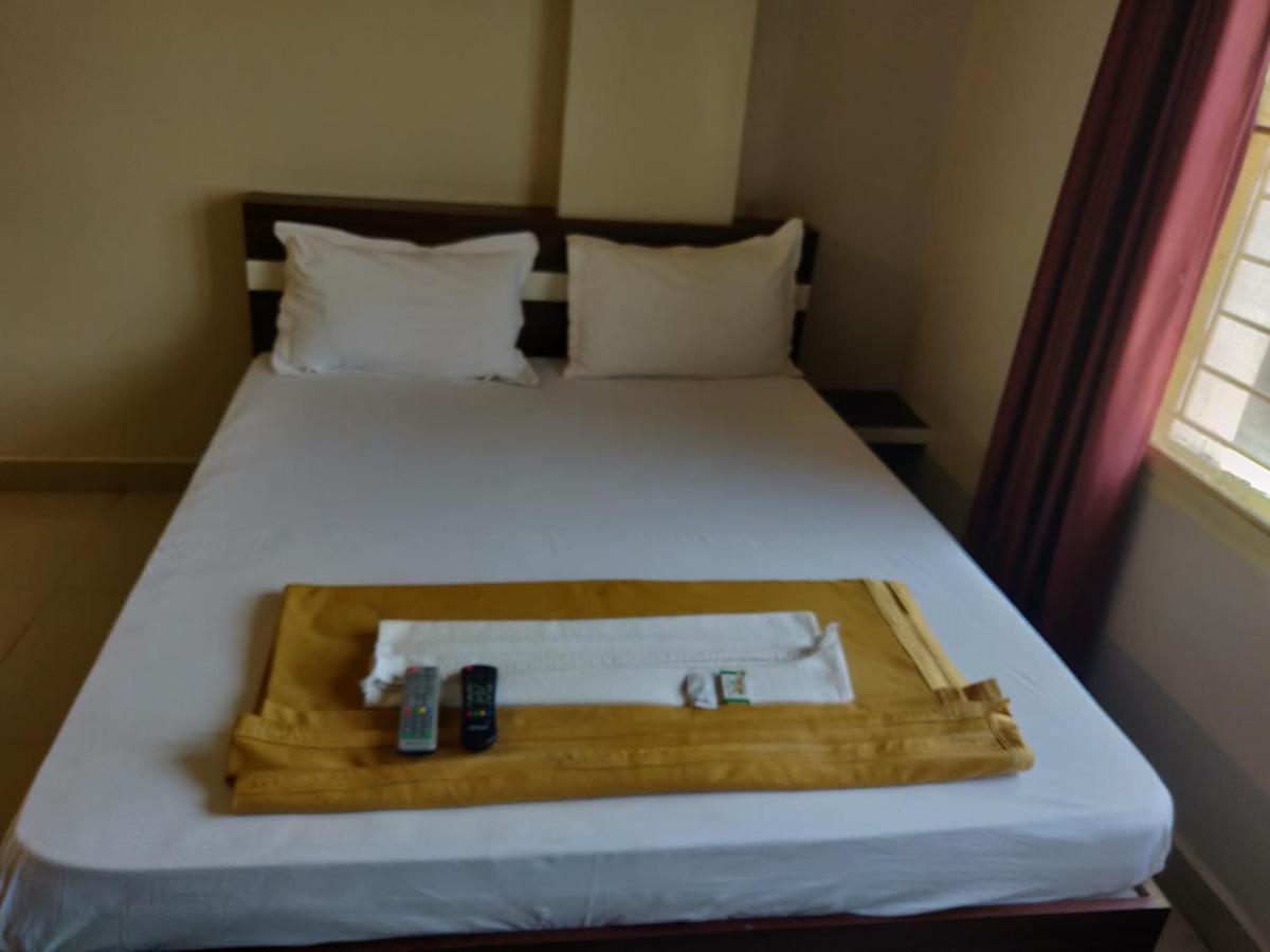 Parkwood Executive Rooms Inn Bangalore Bagian luar foto