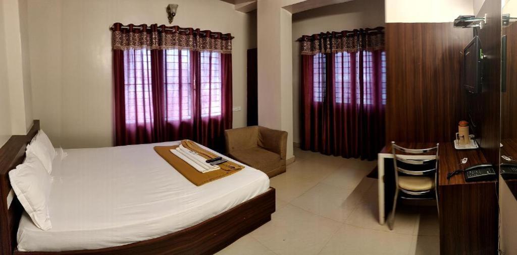 Parkwood Executive Rooms Inn Bangalore Bagian luar foto