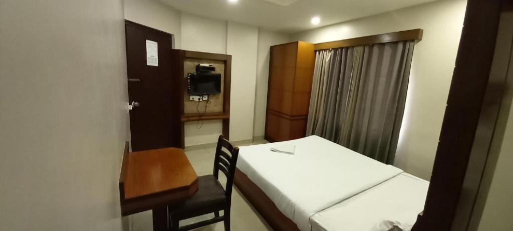 Parkwood Executive Rooms Inn Bangalore Bagian luar foto